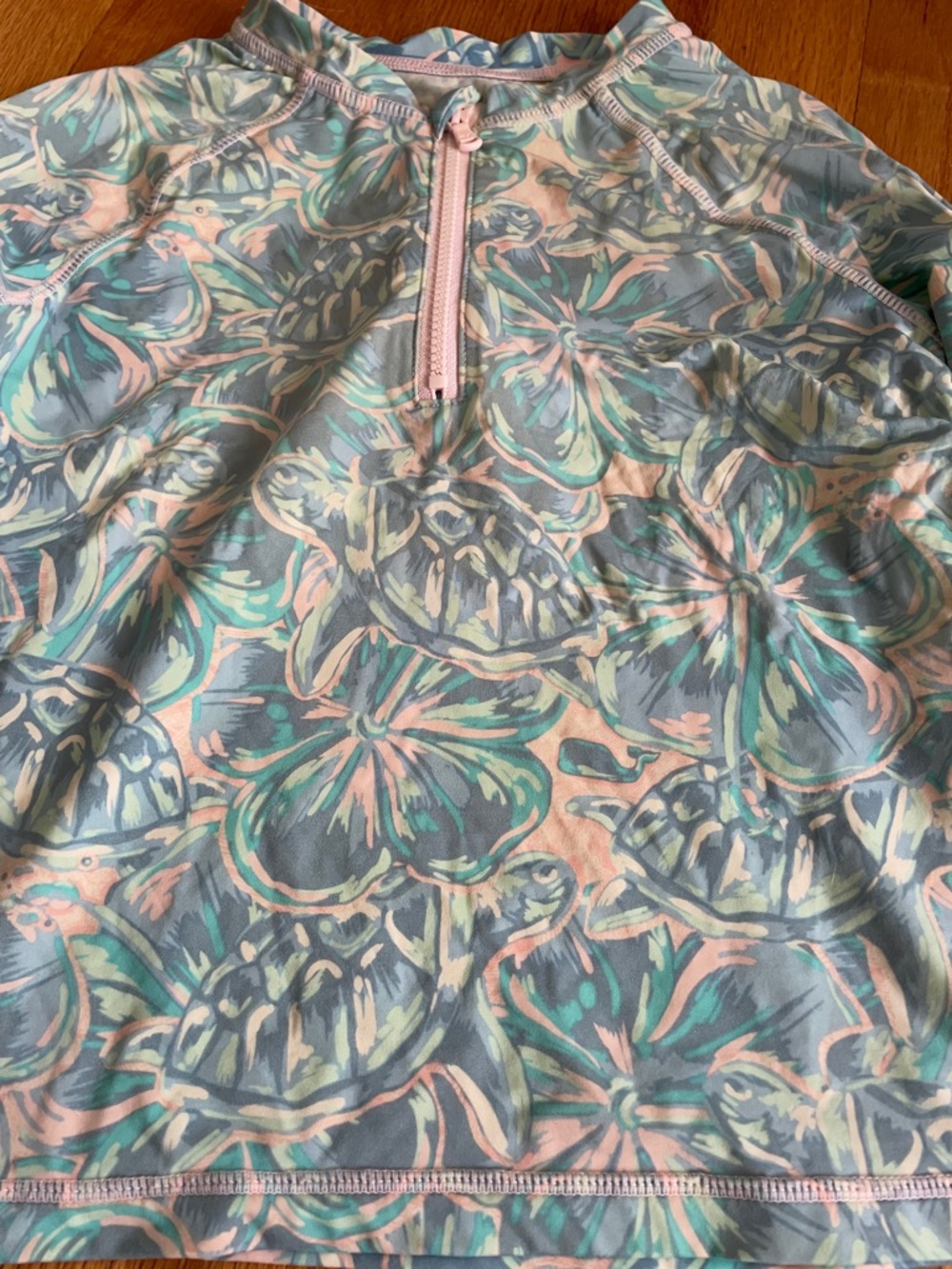 Vineyard Vines Rashguard - Picture 2 of 4